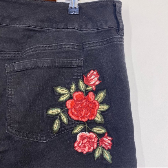 Torrid Floral Embroidered Jeggings - Picture 5 of 7